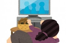 寝ながらテレビを見る図