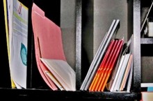 本棚の書類