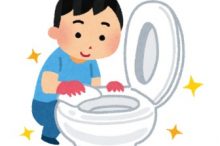 トイレを掃除する人。