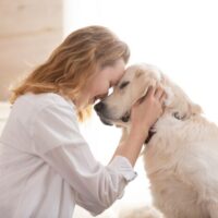 女性と愛犬