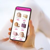 スマホで買い物中