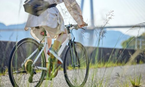 自転車に乗る人