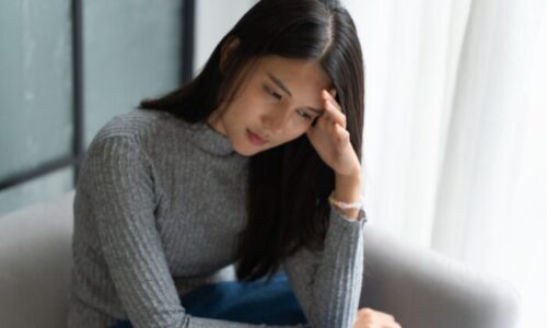 ストレスを感じている女性