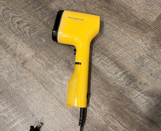 黄色いスチームアイロン