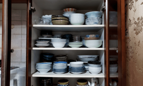 実家の食器棚