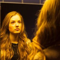 鏡に映った自分の姿