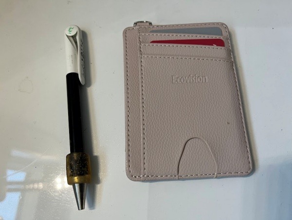 筆子の愛用している財布とボールペン