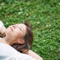 リラックスしている女性