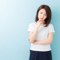 迷う女性
