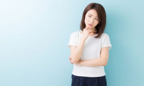 迷う女性