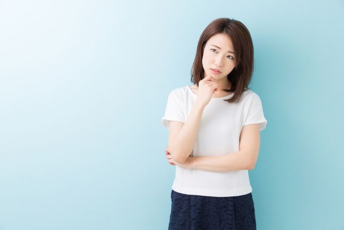 迷う女性