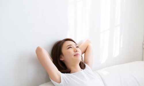 リラックスしている女性