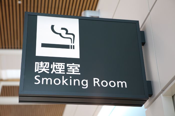 喫煙室のサイン